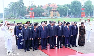 Lãnh đạo Đảng, Nhà nước vào Lăng viếng Chủ tịch Hồ Chí Minh nhân kỷ niệm Ngày giải phóng miền Nam, thống nhất đất nước