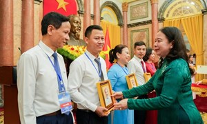 Phó Chủ tịch nước Võ Thị Ánh Xuân gặp mặt các Chủ tịch Công đoàn cơ sở xuất sắc