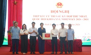 Phó Chủ tịch - Tổng Thư ký Hà Thị Nga tiếp xúc cử tri xã Bình Lư, tỉnh Lai Châu