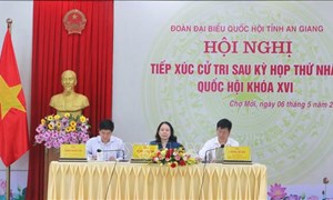 Phó Chủ tịch nước Võ Thị Ánh Xuân cùng Đoàn đại biểu Quốc hội tiếp xúc cử tri tỉnh An Giang