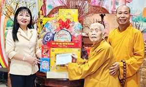 An Giang: Chủ tịch Ủy ban MTTQ Việt Nam tỉnh chúc mừng Đại lễ Phật đản tại xã Tân Hiệp 