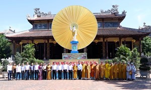 Phó Thủ tướng Nguyễn Văn Thắng chúc mừng Đại lễ Phật đản tại Huế