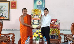 Tây Ninh: Ủy ban MTTQ Việt Nam tỉnh chúc mừng Lễ Phật đản tại chùa Kà Ốt