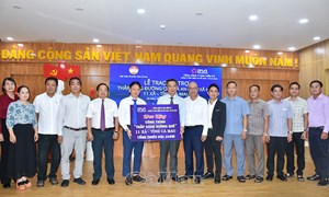 Cà Mau: Ủy ban MTTQ Việt Nam tỉnh trao tài trợ công trình 'Thắp sáng đường quê' cho 11 xã trên địa bàn tỉnh