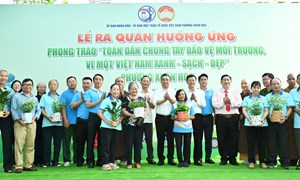 Thành phố Hồ Chí Minh: Chủ tịch Ủy ban MTTQ Việt Nam thành phố tham dự Lễ phát động phong trào chung tay bảo vệ môi trường tại phường Xuân Hòa