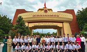 Đoàn Trường song ngữ Lào - Việt Nam Nguyễn Du trải nghiệm văn hóa, lịch sử Việt Nam