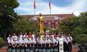 Thắm tình hữu nghị Việt Nam - Lào thông qua hoạt động giáo dục