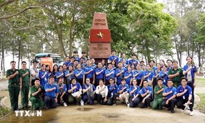 Du học sinh chung tay xây dựng công trình thiện nguyện tại xã đảo