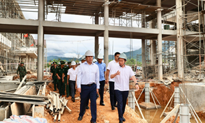 Phó Thủ tướng Lê Tiến Châu kiểm tra thực địa Dự án Trường phổ thông nội trú liên cấp tại TP. Huế