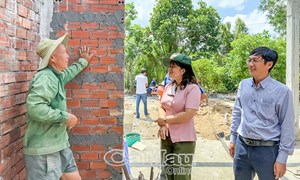 Cà Mau: Ủy ban MTTQ Việt Nam tỉnh kiểm tra tiến độ xây dựng nhà Đại đoàn kết tại xã Châu Thới và Hưng Hội