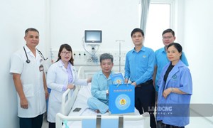 Đoàn công tác của Tổng LĐLĐ Việt Nam thăm hỏi, động viên công nhân vụ ngộ độc khí