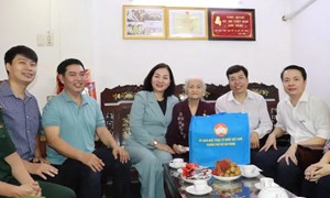 Thành phố Hồ Chí Minh: Ủy ban MTTQ Việt Nam thành phố thăm, tri ân Mẹ Việt Nam Anh hùng, người có công