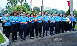 Tổng LĐLĐ Việt Nam dâng hương tưởng niệm các vị tiền bối cách mạng, các anh hùng liệt sĩ