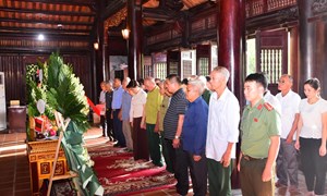Tuyên Quang: Người có uy tín trong đồng bào dân tộc thiểu số dâng hương tưởng nhớ Chủ tịch Hồ Chí Minh