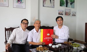 Phó Chủ tịch Cao Xuân Thạo tri ân liệt sĩ, gia đình chính sách tỉnh Điện Biên