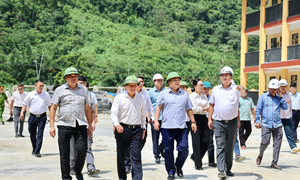 Phó Thủ tướng Lê Tiến Châu kiểm tra tiến độ xây trường phổ thông nội trú liên cấp tại Tuyên Quang