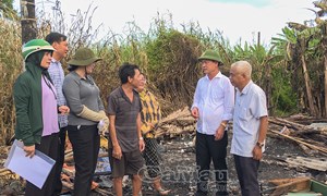 Cà Mau: Ủy ban MTTQ Việt Nam tỉnh hỗ trợ hai hộ dân có nhà bị cháy hoàn toàn