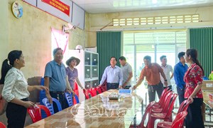 Cà Mau: Đoàn công tác Ủy ban MTTQ Việt Nam tỉnh làm việc tại xã Long Điền