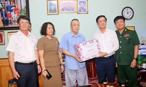 Hải Phòng: Chủ tịch Ủy ban MTTQ Việt Nam thành phố thăm, tặng quà nạn nhân chất độc da cam