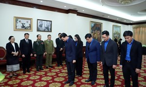 Bí thư Trung ương Đoàn TNCS Hồ Chí Minh viếng Chủ tịch Quốc hội Lào