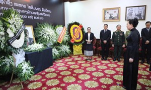 Trung ương Hội LHPN Việt Nam viếng Chủ tịch Quốc hội Lào Xaysomphone Phomvihane