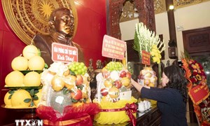 Phó Chủ tịch nước Võ Thị Ánh Xuân dâng hương tưởng nhớ Chủ tịch Tôn Đức Thắng