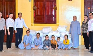 Cà Mau: Ủy ban MTTQ Việt Nam tỉnh thăm và trao hỗ trợ trẻ em cơ nhỡ tại Niệm Phật đường Hưng Phước