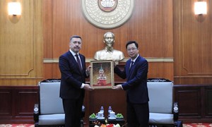 Phó Chủ tịch Ủy ban Trung ương MTTQ Việt Nam Cao Xuân Thạo tiếp Đoàn đại biểu Liên hiệp Công đoàn Độc lập Nga