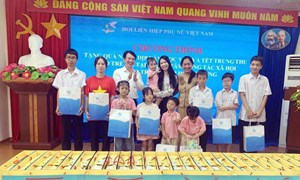 Trung ương Hội LHPN Việt Nam tặng quà phụ nữ, trẻ em khó khăn tại thành phố Hải Phòng