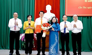 Cần Thơ: Đảng ủy MTTQ, các đoàn thể thành phố trao quyết định về công tác cán bộ 