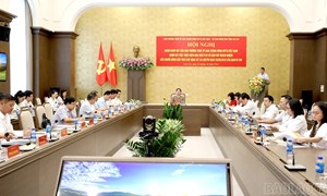 Phó Chủ tịch - Tổng Thư ký Hà Thị Nga giám sát việc thực hiện dân chủ ở cơ sở tại Lào Cai