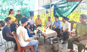 Nghệ An: Ủy ban MTTQ Việt Nam tỉnh trao 125 triệu đồng hỗ trợ vợ chồng cùng mắc bệnh nặng