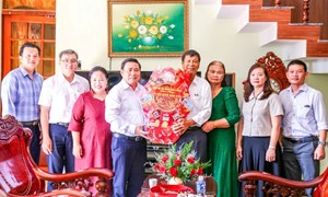 Khánh Hòa: Thăm, chúc mừng các cá nhân tiêu biểu đồng bào Chăm nhân dịp Lễ hội Katê 2026