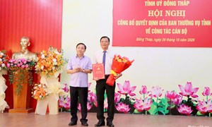 Đồng Tháp: Chủ tịch Ủy ban MTTQ Việt Nam tỉnh trao quyết định về công tác cán bộ 