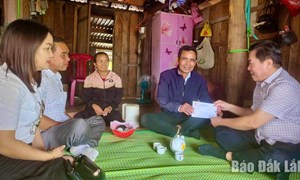 Ủy ban trận Tổ quốc Việt Nam tỉnh Đắk Lắk thăm, tặng quà người uy tín vùng đồng bào dân tộc thiểu số dịp Tết Bính Ngọ 2026