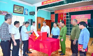 Phó Bí thư Tỉnh ủy, Chủ tịch Ủy ban MTTQ Việt Nam tỉnh Tuyên Quang kiểm tra công tác chuẩn bị bầu cử 