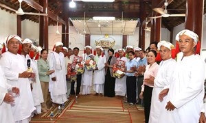 Chủ tịch Ủy ban MTTQ Việt Nam tỉnh Lâm Đồng thăm, chúc Tết Ramưwan