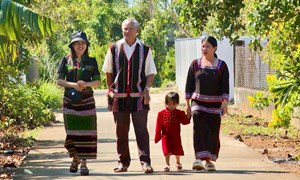 Người có uy tín - “nhịp cầu” hòa giải từ cơ sở