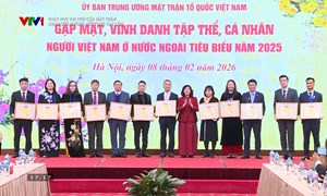 Xuân Quê hương nối vòng tay lớn