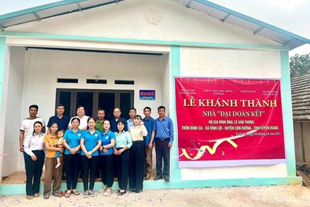 Niềm hạnh phúc trong những ngôi nhà mới ở Tuyên Quang