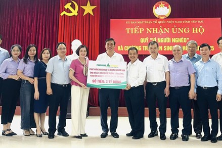 Ủy ban MTTQ tỉnh Yên Bái tiếp nhận kinh phí hỗ trợ xây dựng điểm trường cho  huyện Mù Cang Chải 