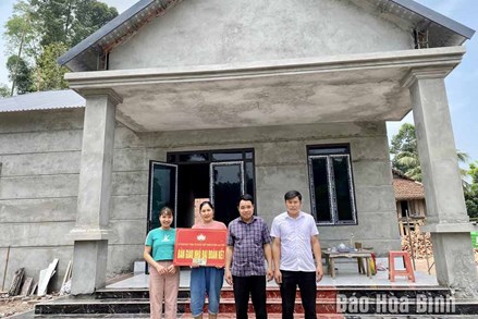 Huyện Lạc Sơn (tỉnh Hòa Bình): Chương trình "Xóa nhà tạm, nhà dột nát" về đích trước hạn