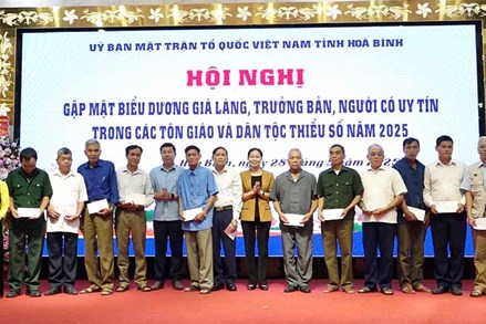 Hòa Bình: Gặp mặt biểu dương già làng, trưởng bản, người có uy tín tiêu biểu trong các tôn giáo và dân tộc thiểu số