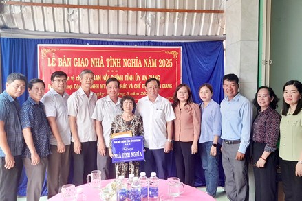 Huyện Phú Tân (tỉnh An Giang) hoàn thành xóa nhà tạm, nhà dột nát