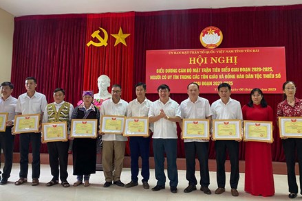 Yên Bái: Biểu dương cán bộ Mặt trận và người có uy tín tiêu biểu