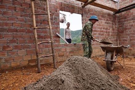 Mặt trận Tổ quốc các cấp tỉnh Lạng Sơn sát cánh cùng người dân xóa nhà tạm, nhà dột nát