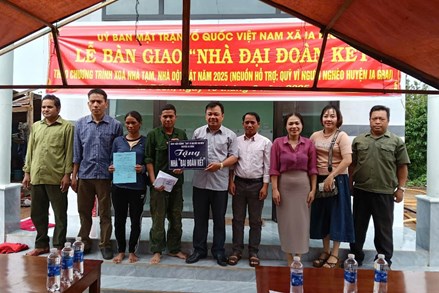 Gia Lai: Huyện Ia Grai bàn giao nhà “Đại đoàn kết” cho hộ nghèo