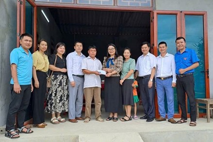 Huyện Na Rì huy động sức mạnh tổng hợp giúp dân xóa nhà dột nát