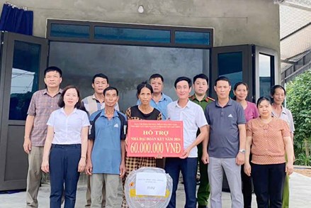 Huyện Lạc Thủy hoàn thành xóa nhà tạm, nhà dột nát cho hộ nghèo