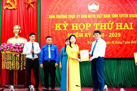 MTTQ Việt Nam tỉnh Tuyên Quang công bố các quyết định về công tác cán bộ